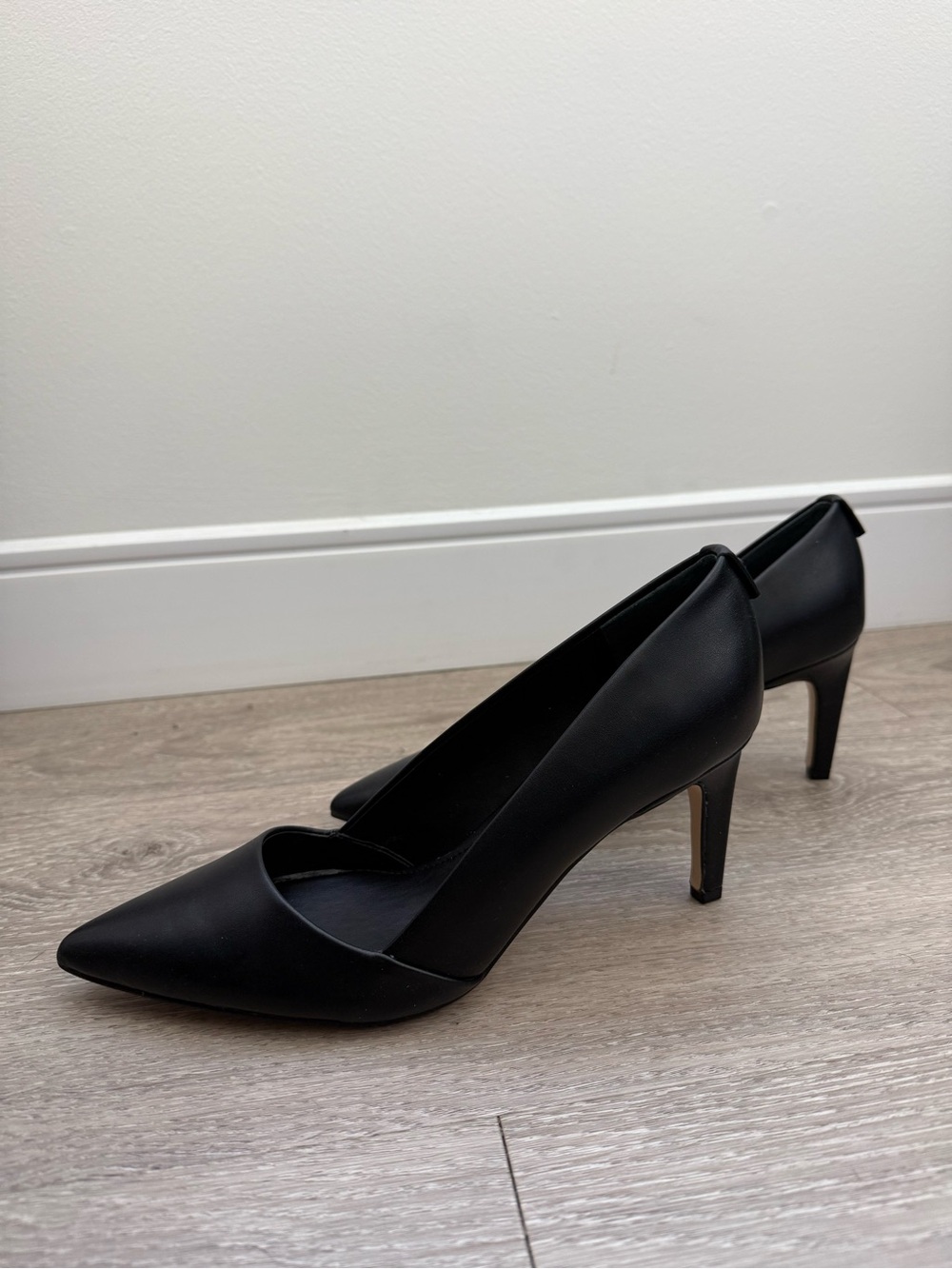Calvin Klein Women's Black Saleen Pointed-Toe Pumps size 6.5 - Picture 4 of 6
